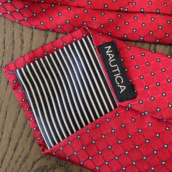 Nautica red tie with blue and white dots - Picture 2 of 5